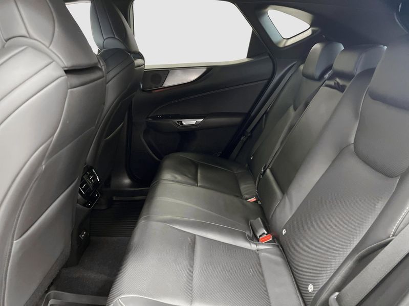 Lexus NX bild 15
