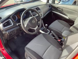 Suzuki S-CROSS bild 9