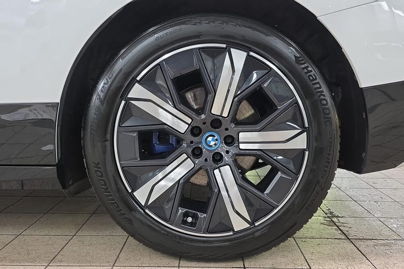 BMW iX bild 9