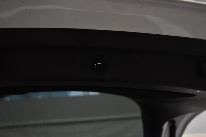 Tesla Model Y bild 25