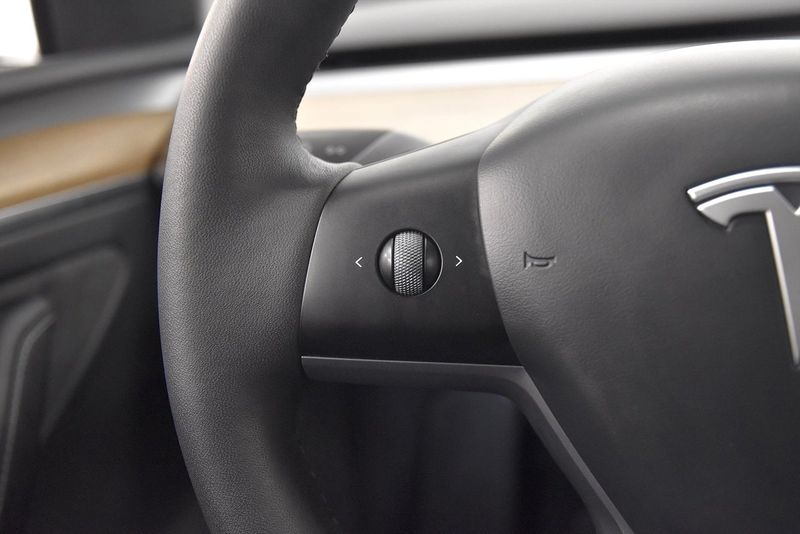 Tesla Model Y bild 10
