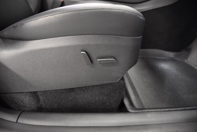 Tesla Model Y bild 15