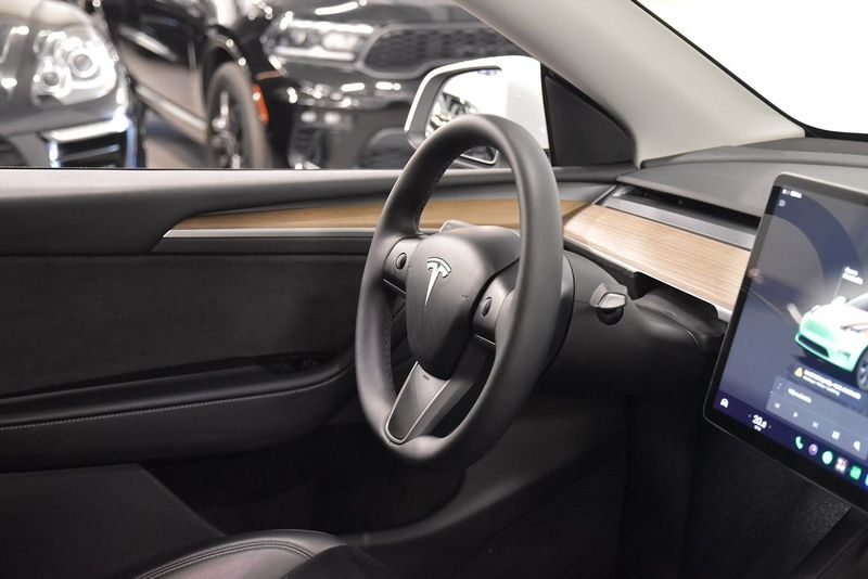 Tesla Model Y bild 8