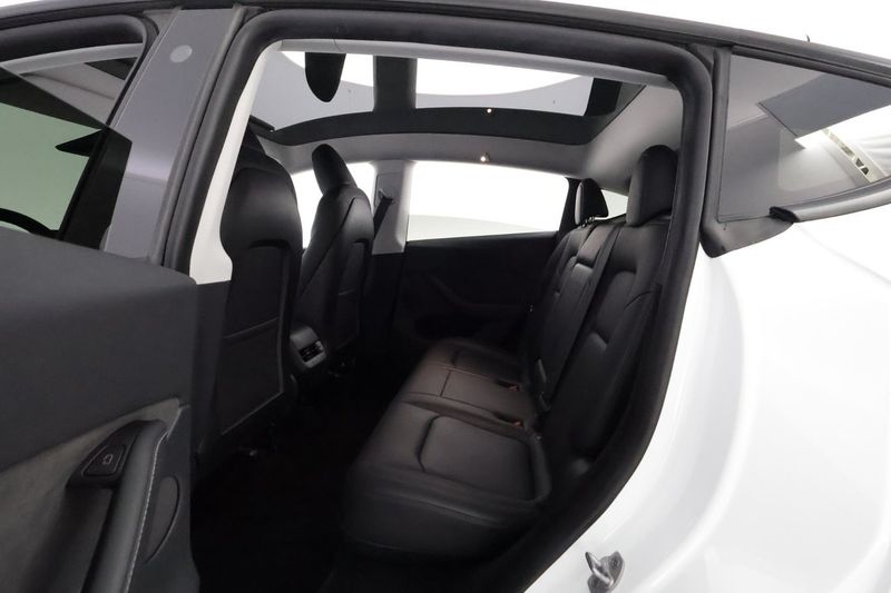 Tesla Model Y bild 12