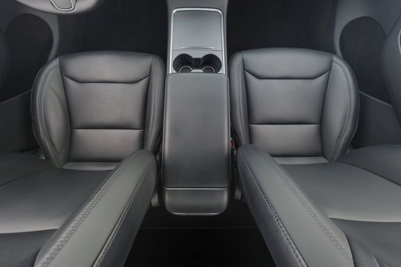 Tesla Model Y bild 14
