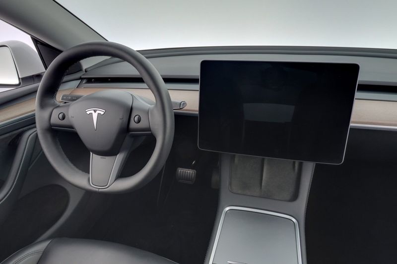 Tesla Model Y bild 15