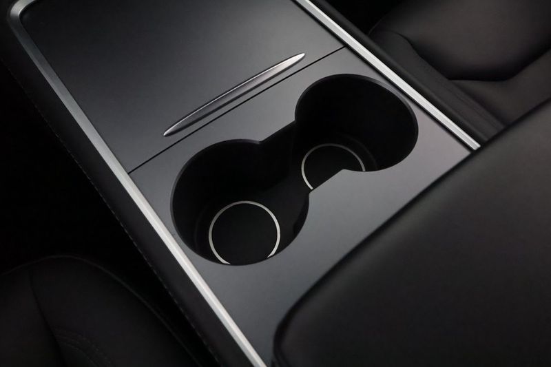 Tesla Model Y bild 23