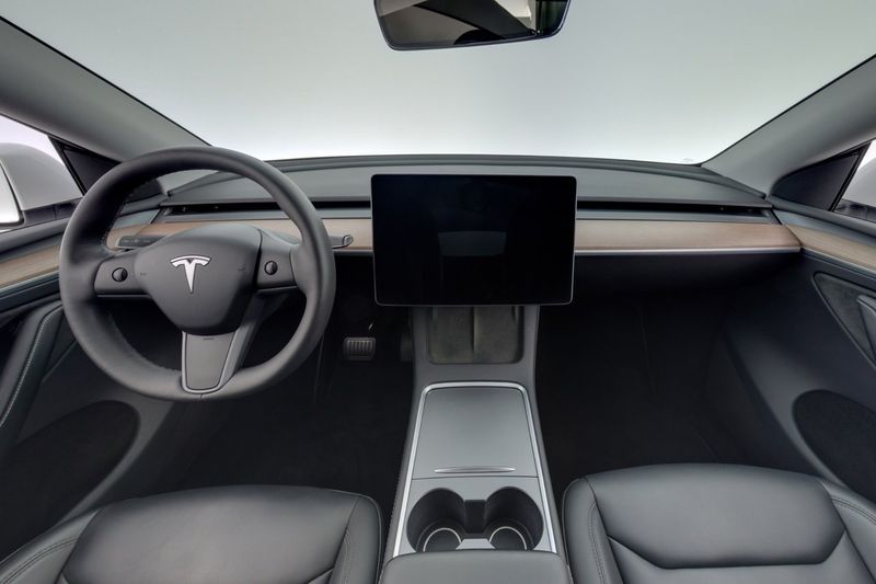 Tesla Model Y bild 13