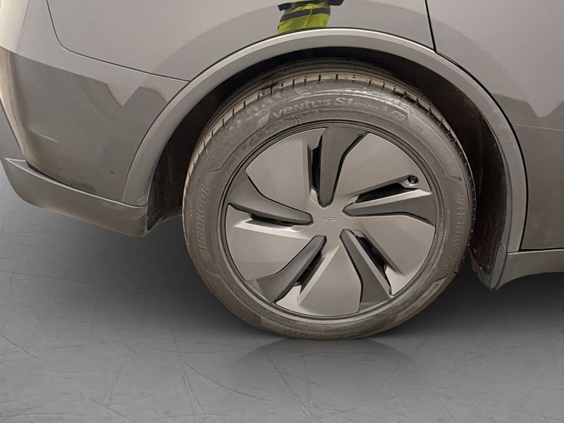 Tesla Model Y bild 28