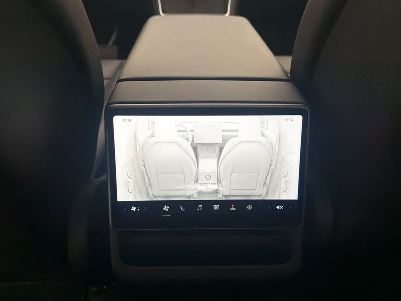 Tesla Model Y bild 14