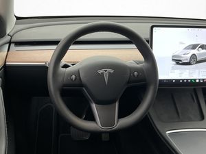 Tesla Model Y bild 13