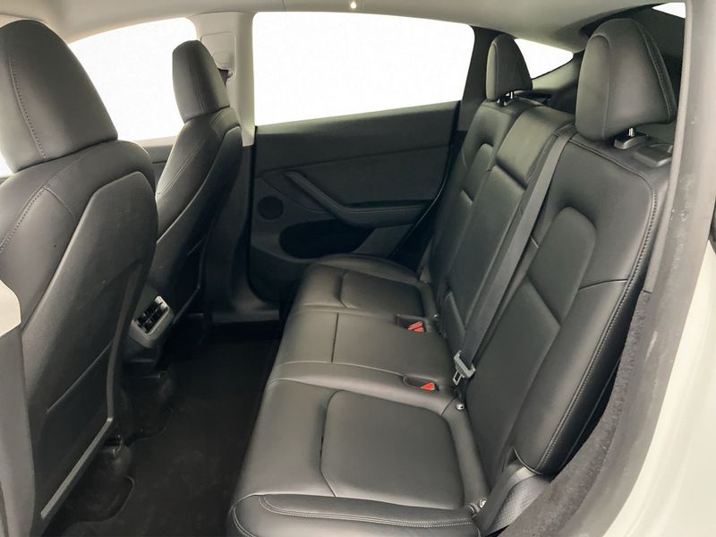 Tesla Model Y bild 18