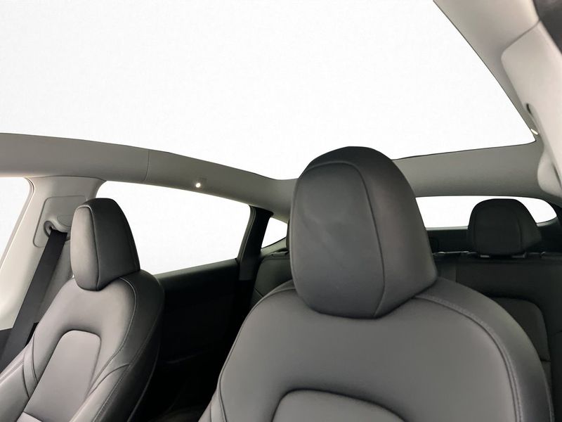 Tesla Model Y bild 15