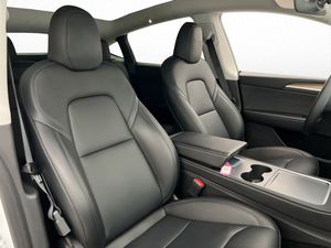 Tesla Model Y bild 12