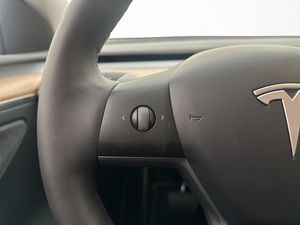 Tesla Model Y bild 18