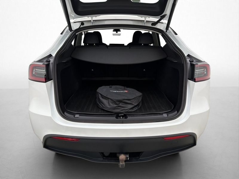 Tesla Model Y bild 10