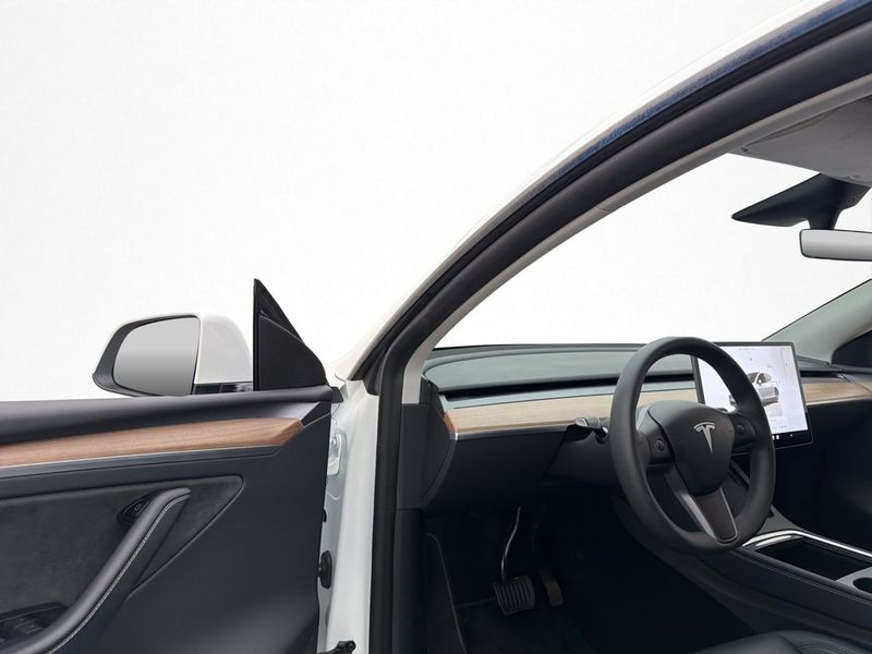 Tesla Model Y bild 16