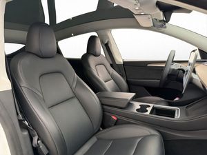 Tesla Model Y bild 12
