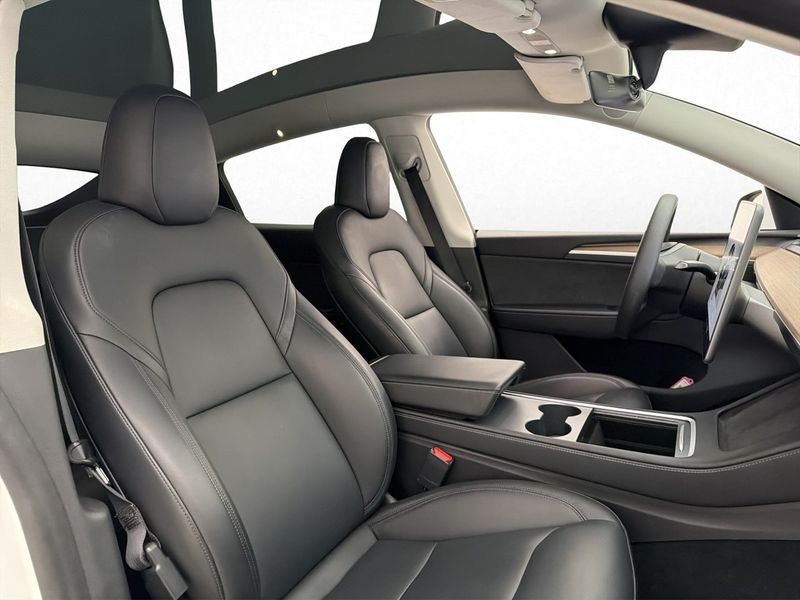 Tesla Model Y bild 12