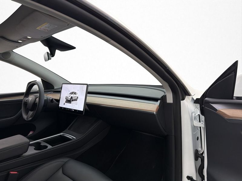 Tesla Model Y bild 13