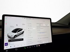 Tesla Model Y bild 25