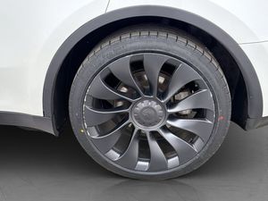 Tesla Model Y bild 33