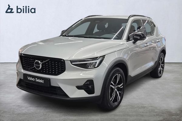 Volvo XC40 B4 FWD Bensin Plus Dark B-Kamera I Klimatpaket - 2025