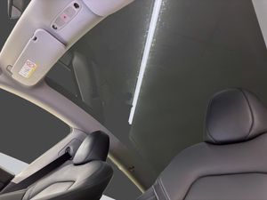 Tesla Model Y bild 16