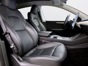Tesla Model Y bild 14