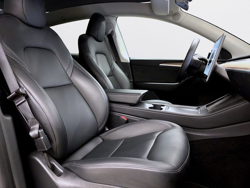 Tesla Model Y bild 14