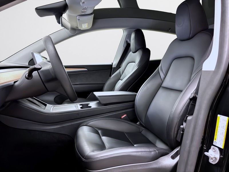 Tesla Model Y bild 8