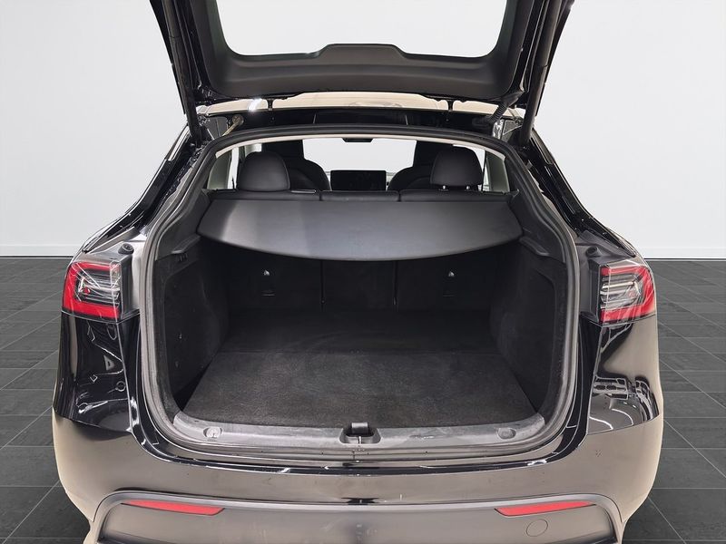 Tesla Model Y bild 15