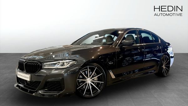 BMW 545 e xDrive M-Sport Drag HUD Stolsvärme fram/bak Rattvärme - 2023