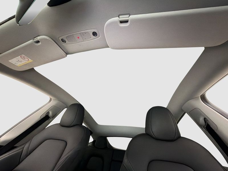 Tesla Model Y bild 33