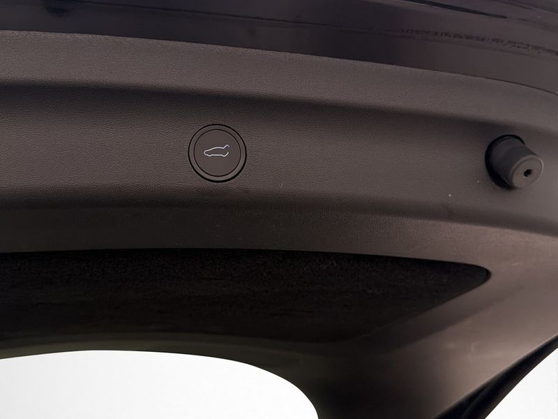 Tesla Model Y bild 21