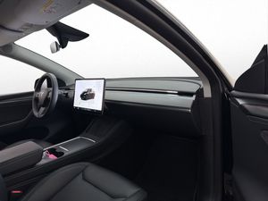 Tesla Model Y bild 16