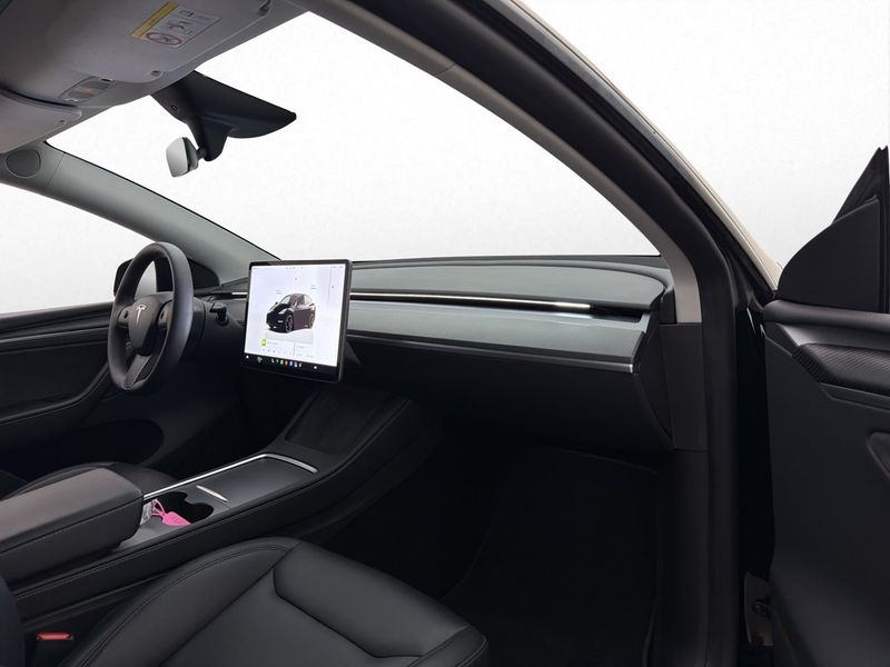 Tesla Model Y bild 16