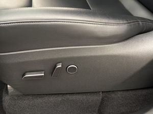 Tesla Model Y bild 18