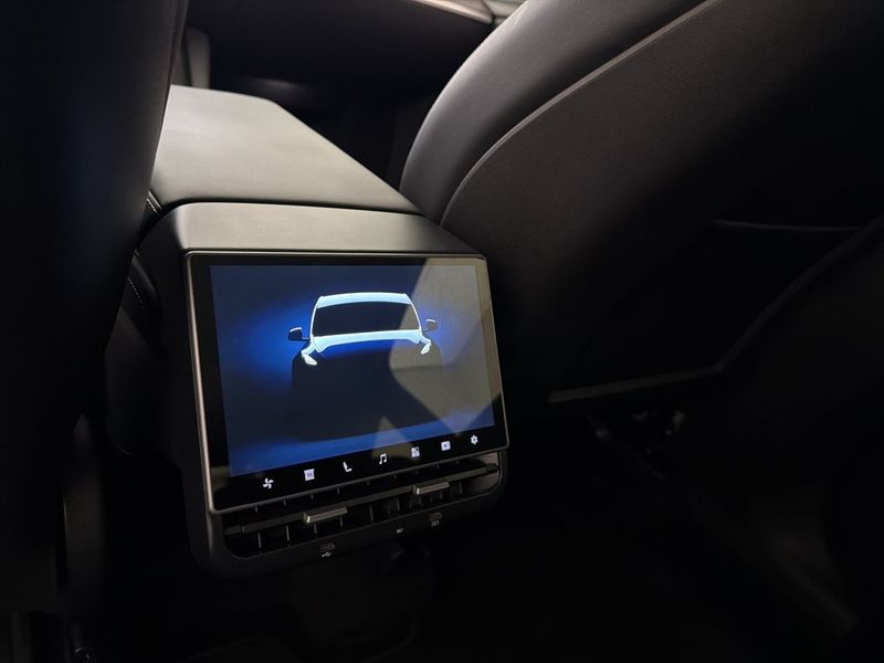 Tesla Model Y bild 32