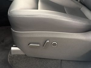 Tesla Model Y bild 15