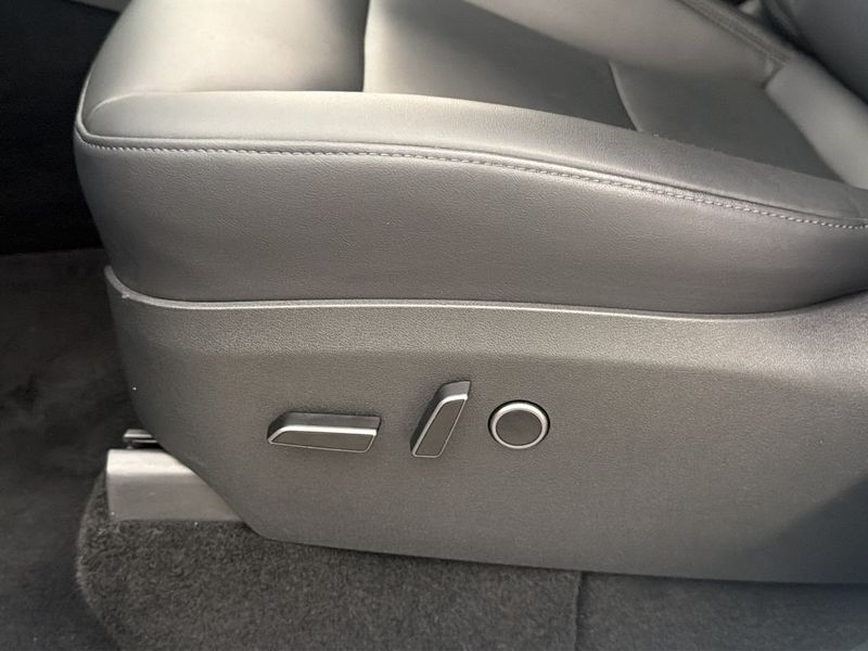 Tesla Model Y bild 15