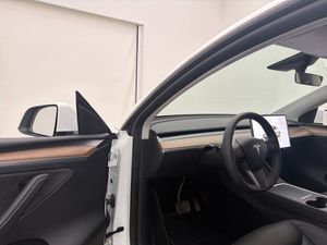 Tesla Model Y bild 12