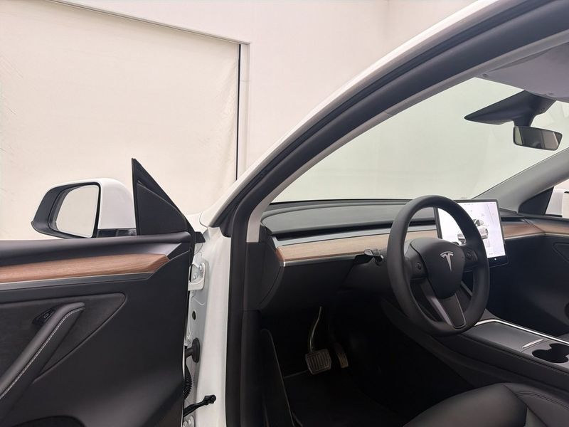 Tesla Model Y bild 12