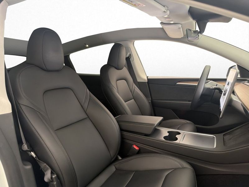 Tesla Model Y bild 29