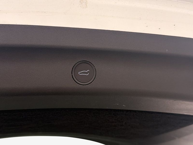 Tesla Model Y bild 33