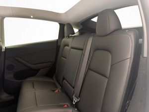 Tesla Model Y bild 31