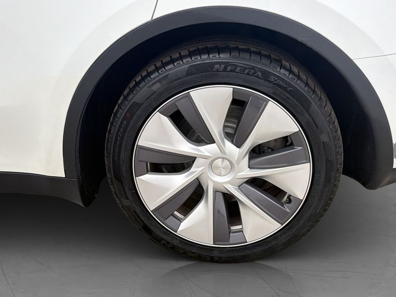 Tesla Model Y bild 35