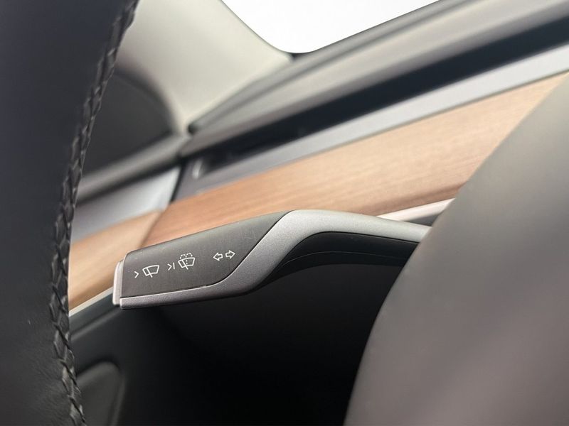 Tesla Model Y bild 16