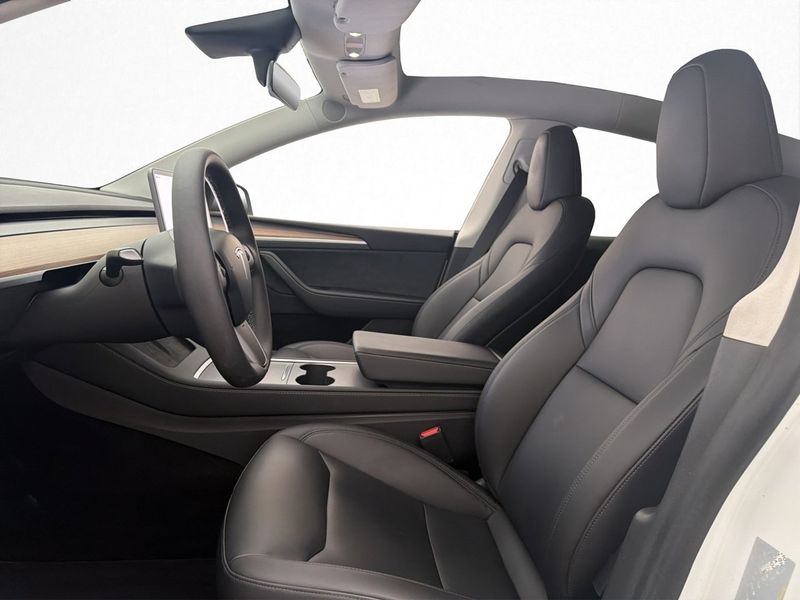 Tesla Model Y bild 13