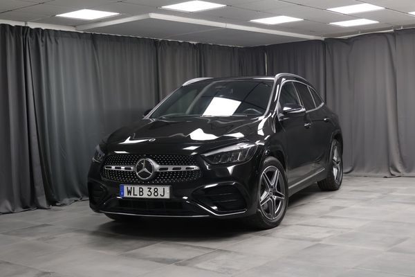 Mercedes GLA200 AMG Advanced Plus Värmare Keyless Drag LED MOMS - 2024